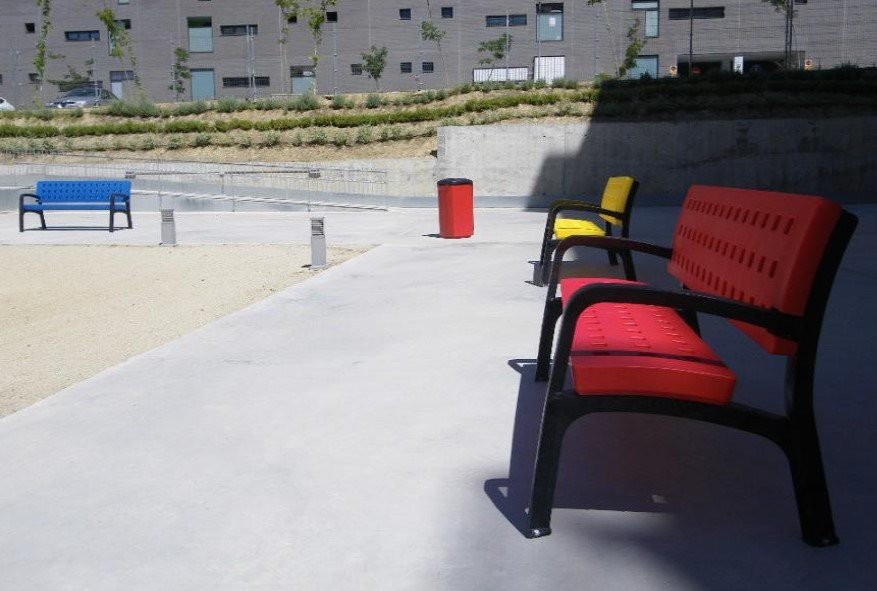 Mobiliario urbano instalado por Belkids Play
